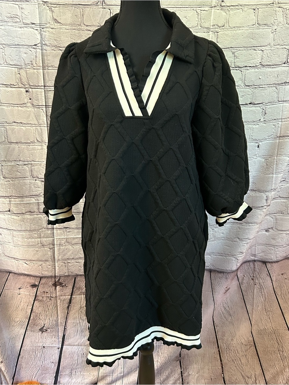entro - Black Quilted Midi Dress - M